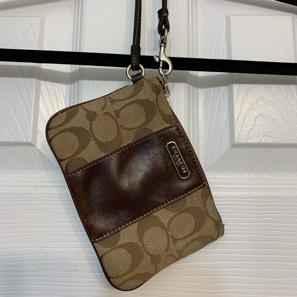 Amazing condition Coach Wristlet